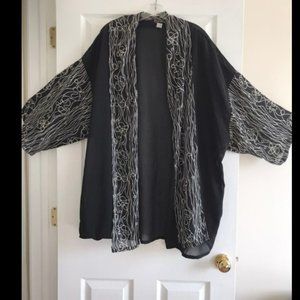 Kimono black and white